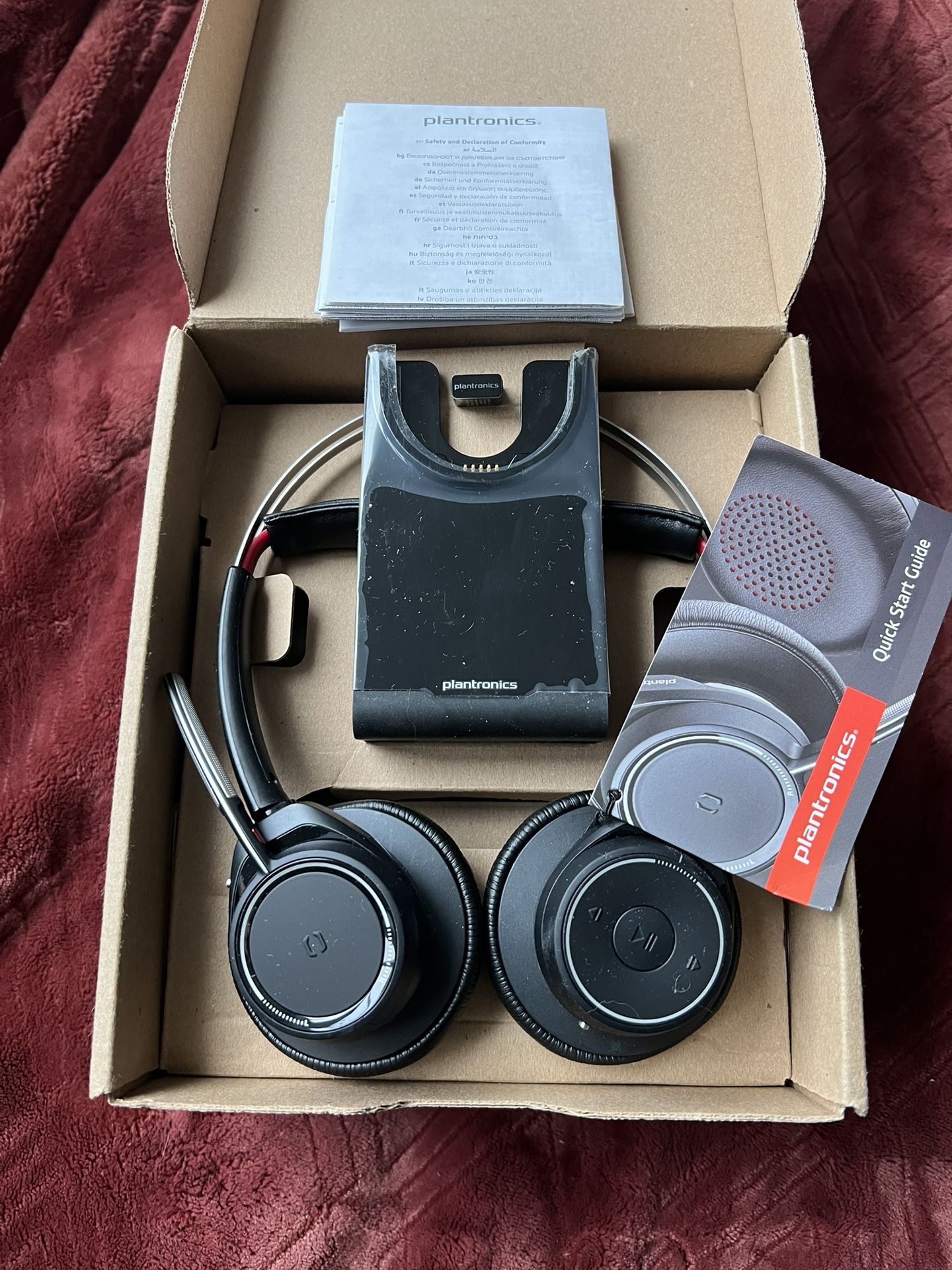 New Plantronics Voyager Focus Bluetooth Headset Headphones W/ Charging Dock