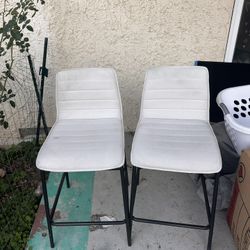 Set of 2 White Counter Height Bar Stools – Used