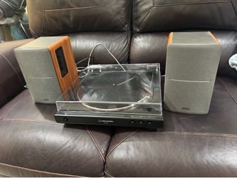Audio technica turntable with edifier speakers
