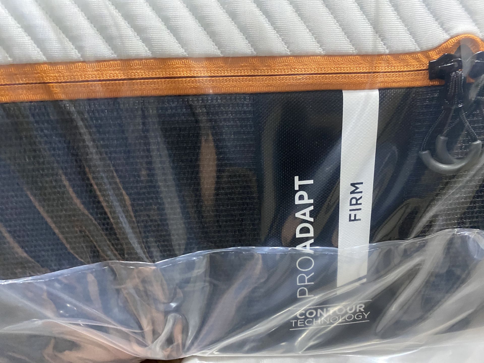 Mattrress Tempur Pedic Proadat firm queen size brand new