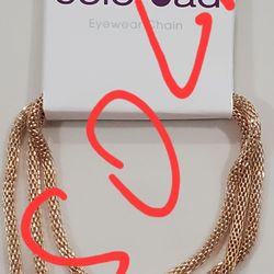 Foster Grant Chain 10 Gold Eyewear Accessory Gold-tone Metal New with tag

Description
Gold barrel chain with clear o-rings and gold coils. The perfec