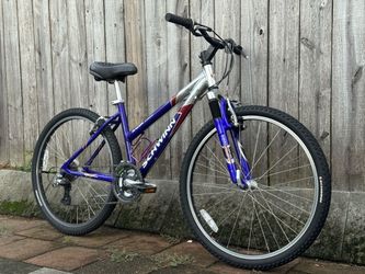 Schwinn Racer Aluminum Mountain / Comfort Bike - 15.5" Frame - 21-Speed