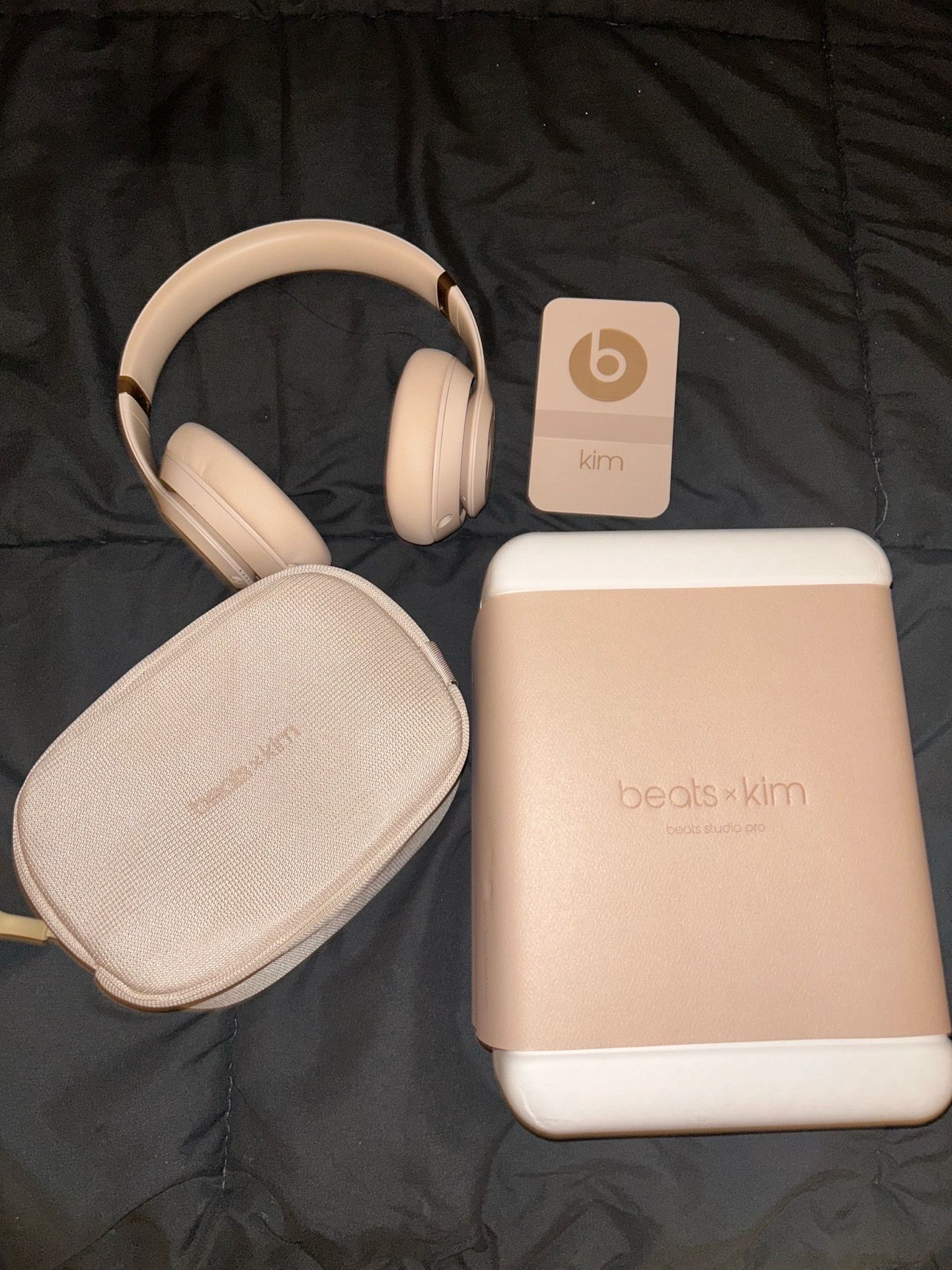 Beats Studio Pro x Kim Kardashian in MOON
