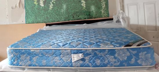 Queen Size Mattress (Colchón Queen Size)