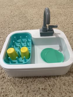 Lovevery Super Sustainable Sink Play Sink w Running Water