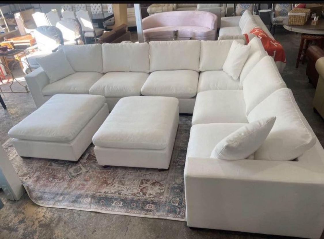 Stylish Thomasville 8-piece Modular Sectional Sofa & Ottoman - Delivery 🚚 Available