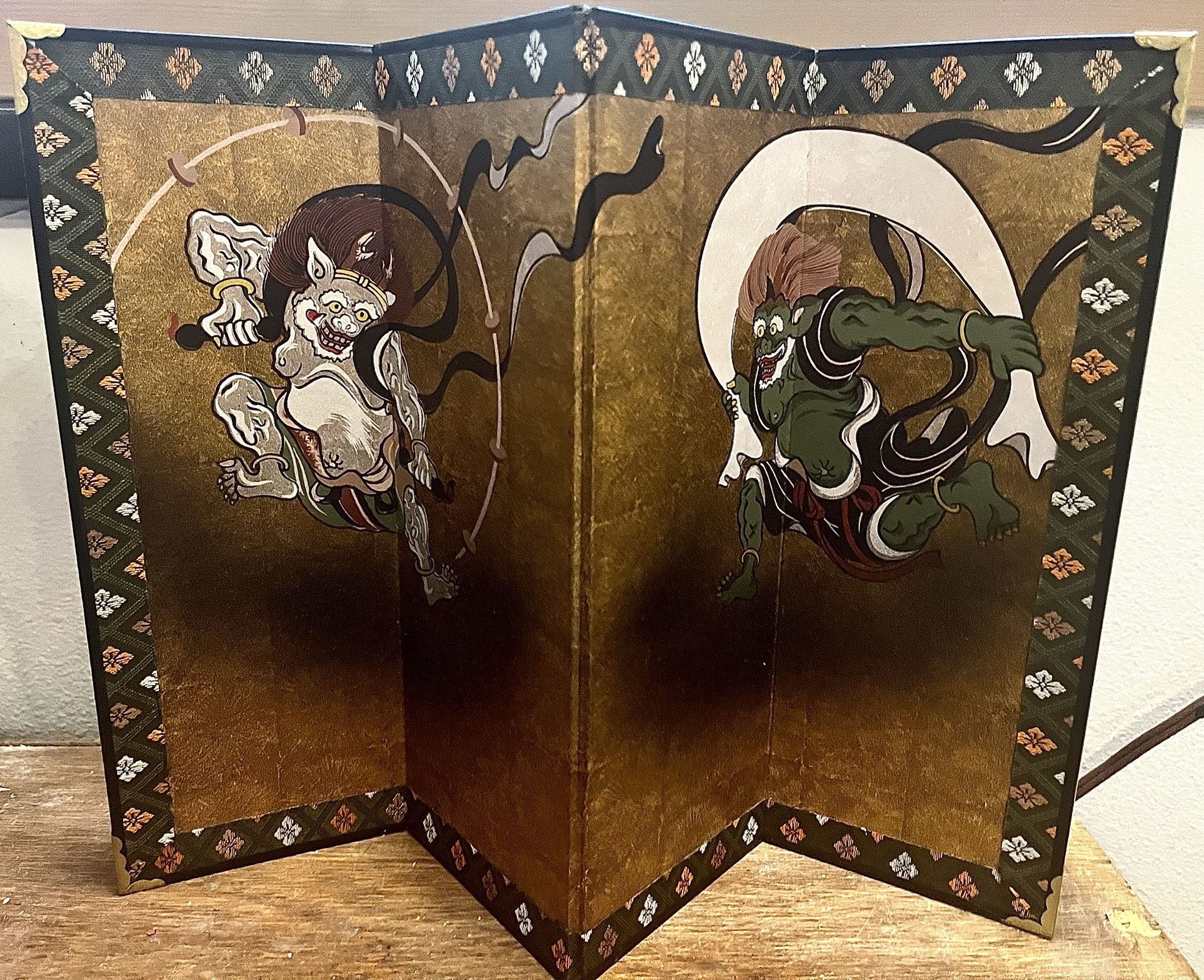 Fūjin and Raijin, the gods of wind and thunder Table Divider