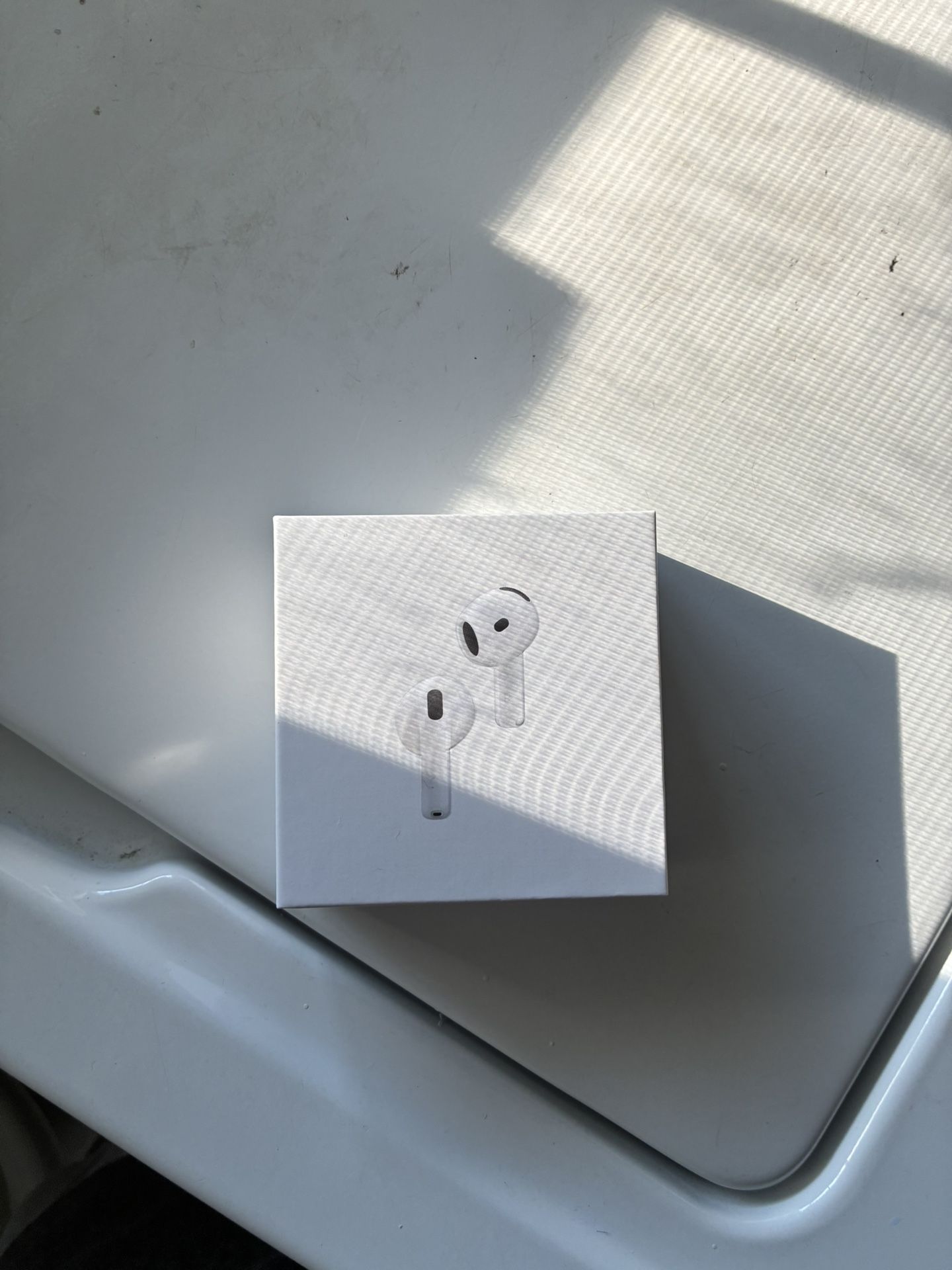 Airpods Gen 4 ANC (Active Noise Cancellation)