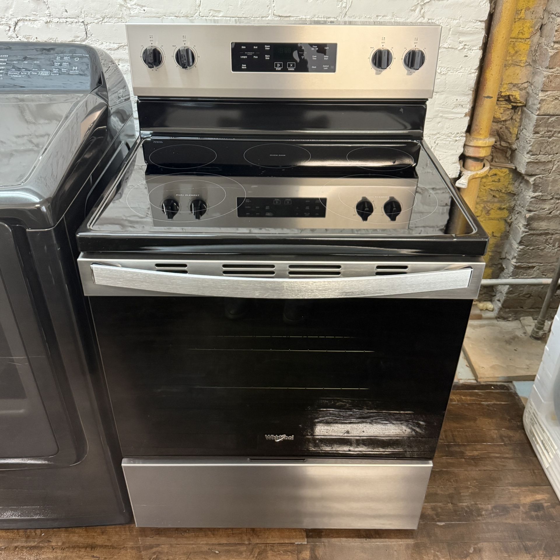 New Out Of Box Whirlpool Electric Stove Stainless Glass Top