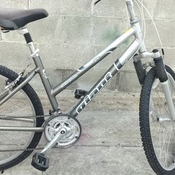 Giant Sedona ... Girl Bike