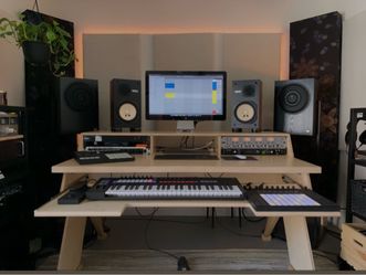Output Platform Desk