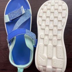 New Woman’s Sandals Nike, size 10