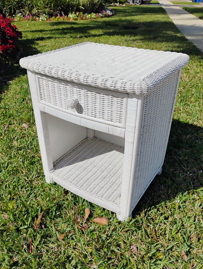 Wicker End Table With Drawer