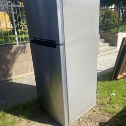 FRIDGE NEED GONE
