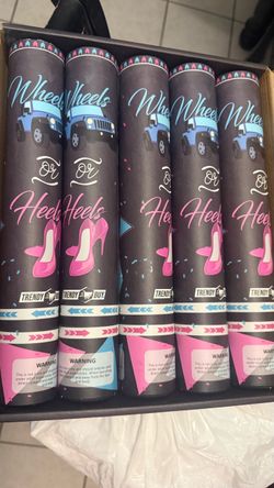 Boy confetti poppers