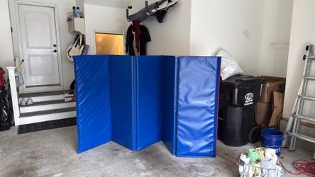 gymnastics matt foldable-no rips.