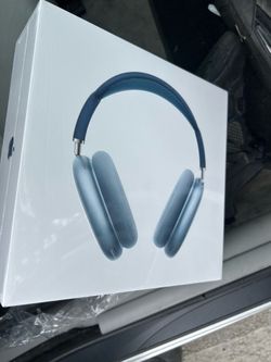 AirPods maxes