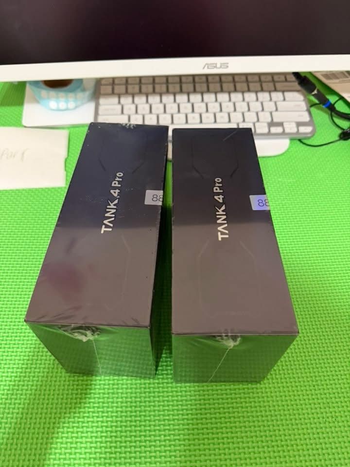 New sealed Tank 4 pro 512gb  unlocked 