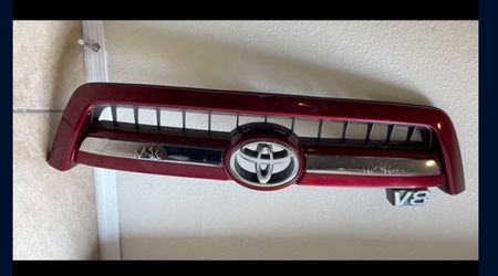 Toyota Sequoia Upper Grille Part