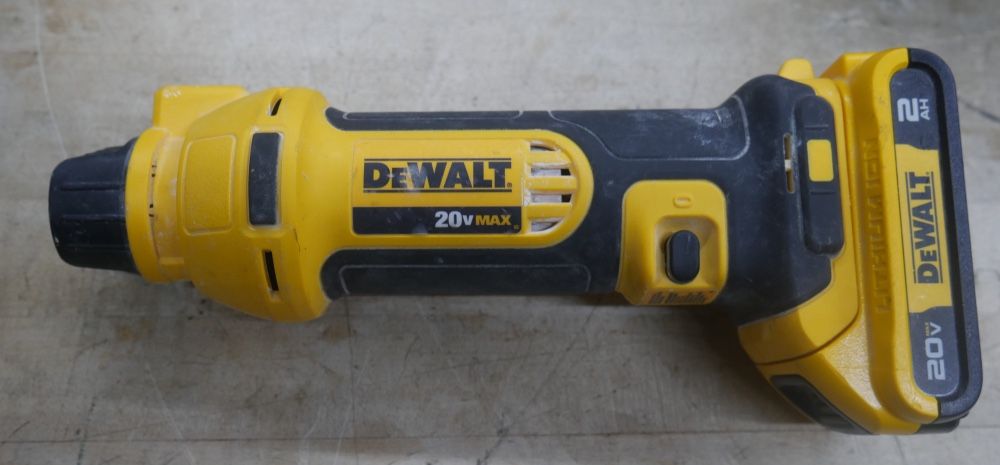 Dewalt cordless cut out tool DCS551 w 2ah DCB203 battery used 885124-1