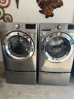 LG WASHER AND GAS DRYER SET