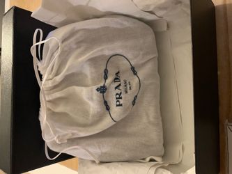 EXCELLENT CONDITION AUTHENTICATED PRADA RE EDITION CROSSBODY BAG.  OTHERS RESELLING FOR $1500+. RETAIL $2k. ASKING $1100
