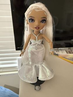 Rainbow High Roxie Doll
