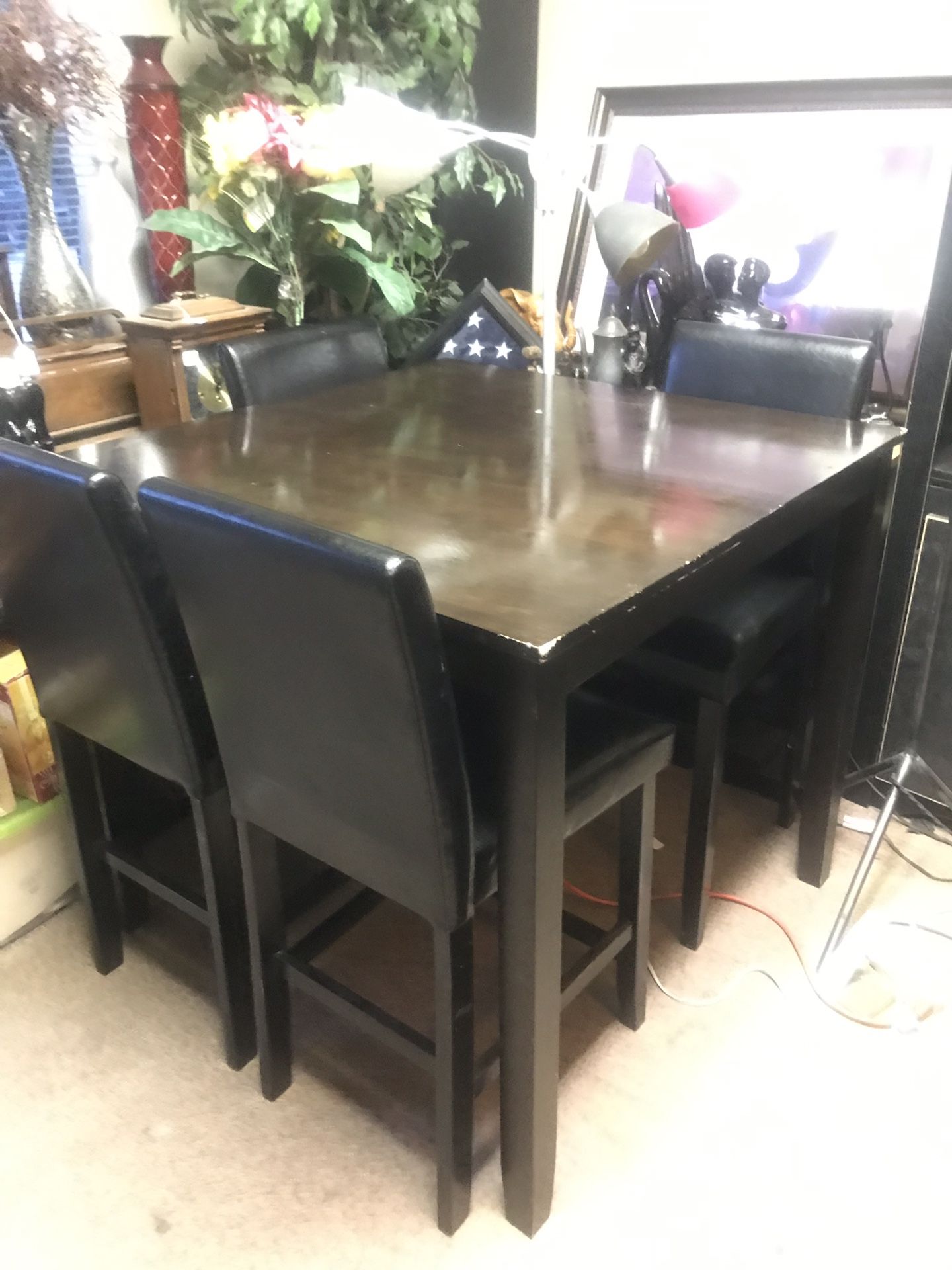 Table with 4 chairs Fayetteville ga