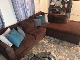 Sectional couch with pull out bed