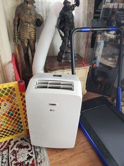 Like new portable ac with hose/ window kit/ blows ice cold air fast