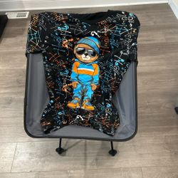 Bear graphic tee with blue/orange paint splatter Size Large