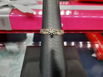 Women's Ring - Solitaire - Yellow Gold 10k (.417) 1.8 grams Size 5
