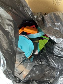 LARGE BAG OF TUPPERWARE PICK UP TODAY 