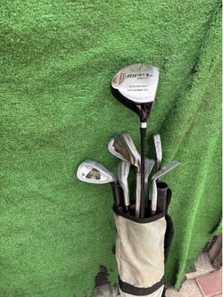 Sunday golf bag with clubs, right handed