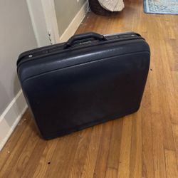 Samsonite Luggage Vintage 28"x 22"x 10" (No Key)