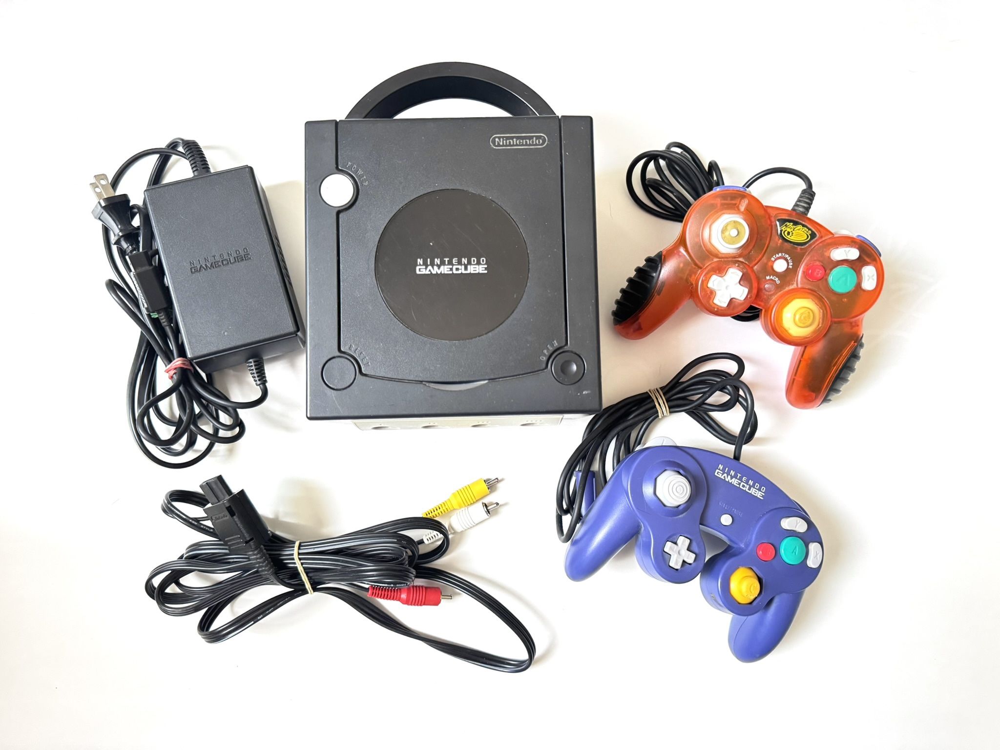 Nintendo GameCube Complete with 2 Controllers