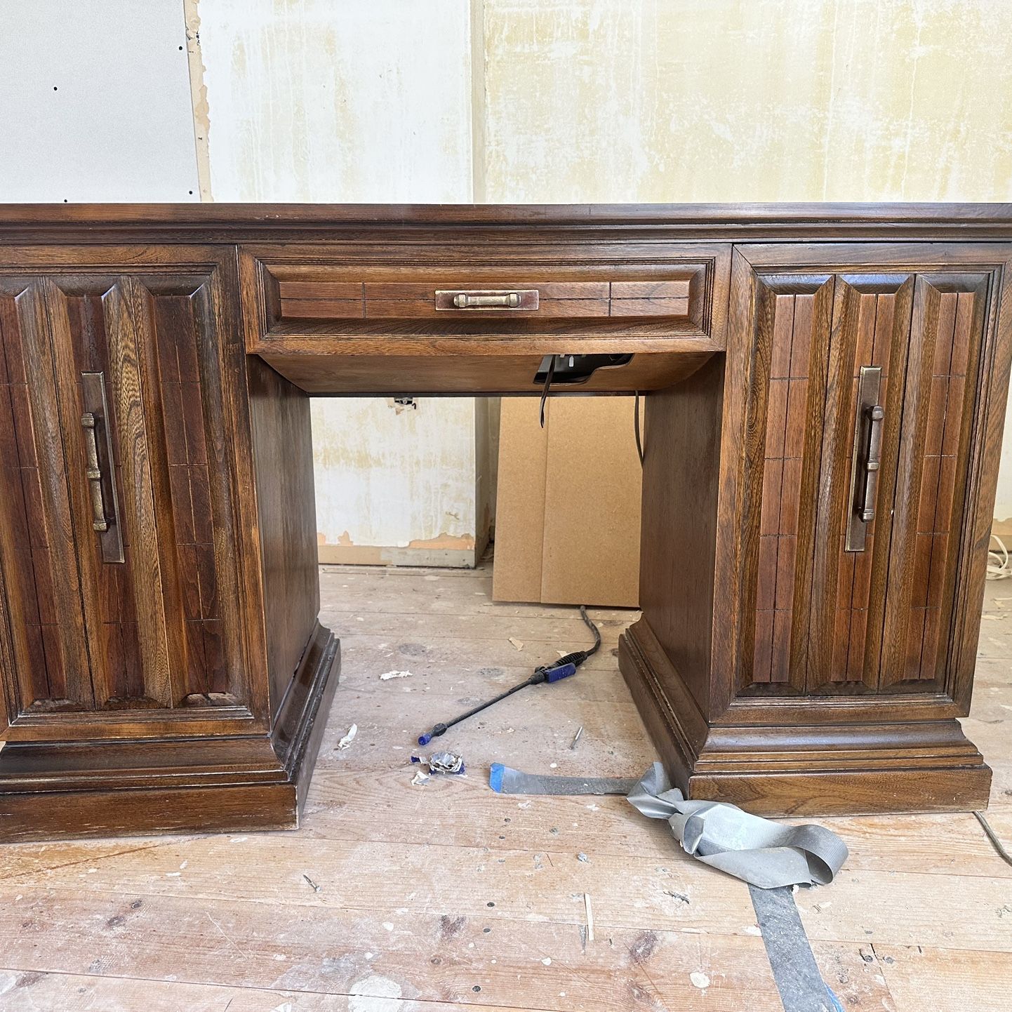 Singer Sewing Desk with machine 