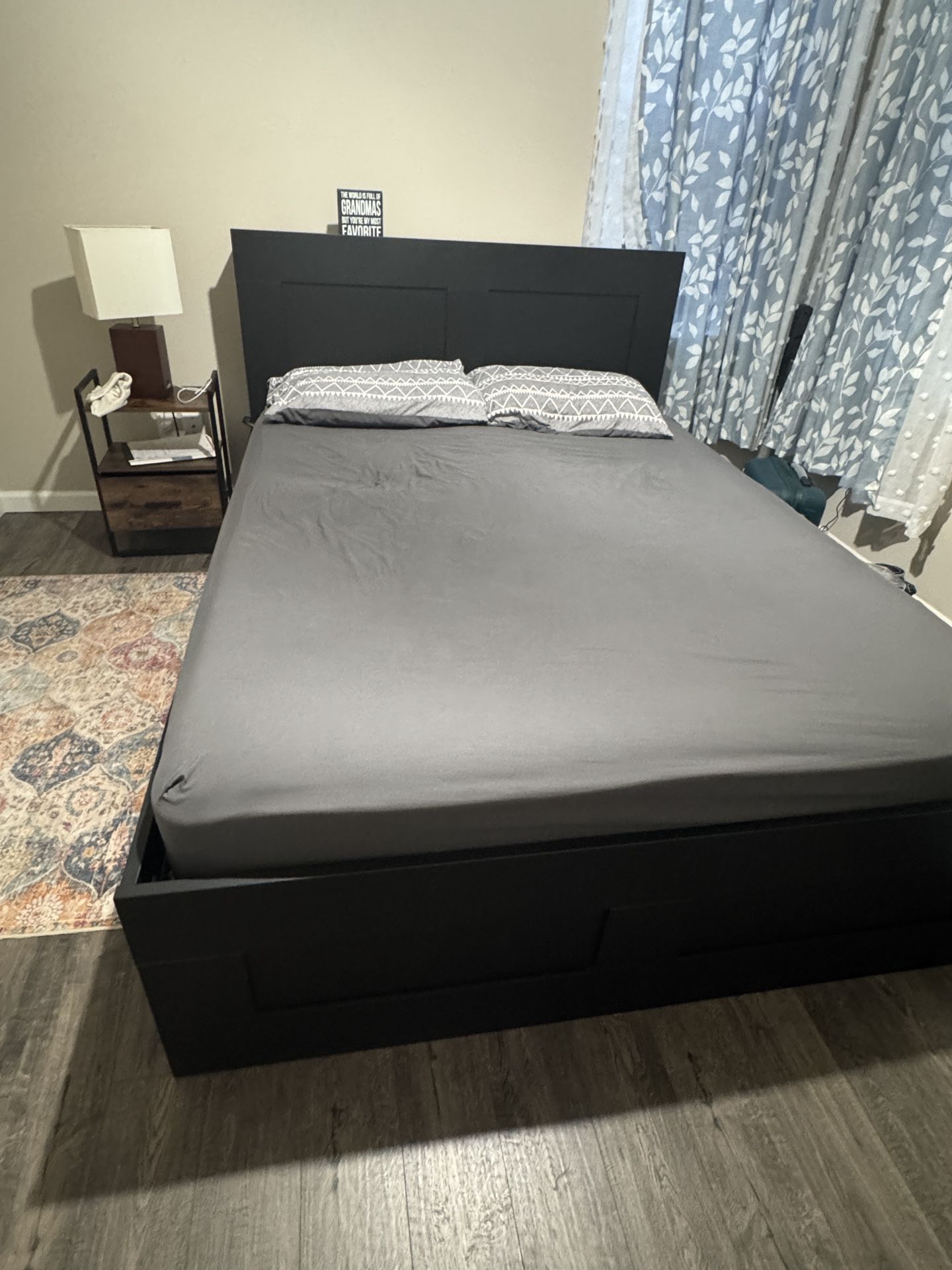 Queen Bed With 4 Drawers And Mattress
