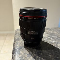 35mm 1.4 Canon Lens