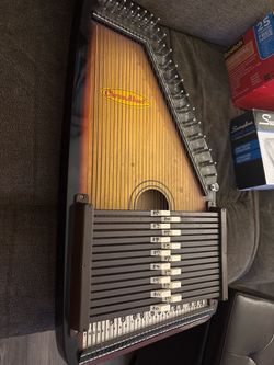 Oscar Schmidt autoharp with chord bars.