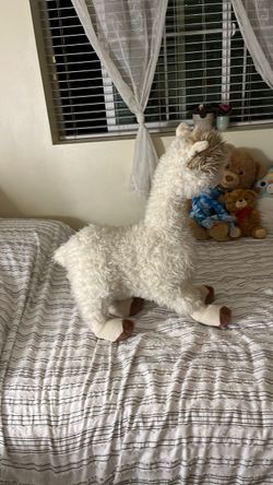 Big lama stuffed toy