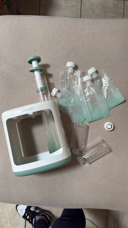 Baby food pouches Squeeze Station