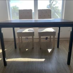Dinning Room Table With Tufted Chairs