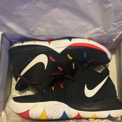 Kyrie 5’s Collab With Friends Size 11