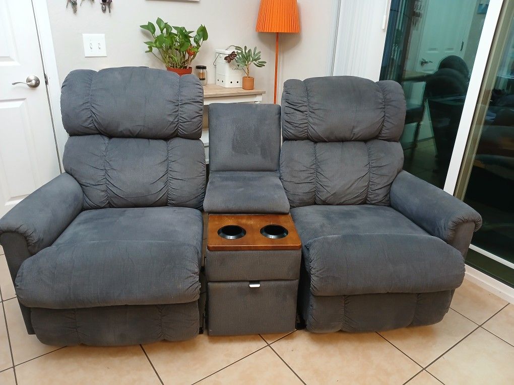 La-Z Boy Rocking Dual Reclining Loveseat W/Center Console