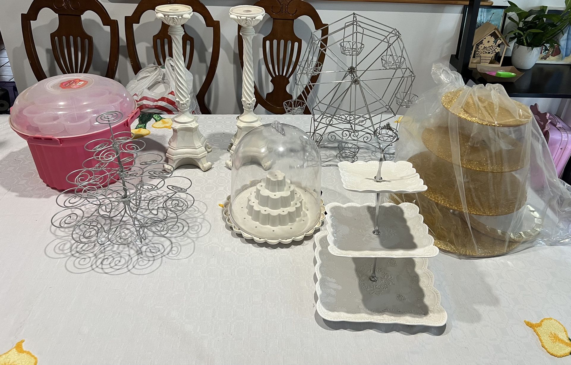 Treat Displays/Carriers