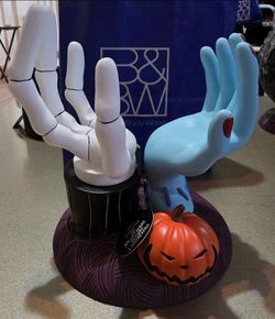 Bath & Body Works nightmare before christmas jack skellington & sally hands pedestal, candle holder with free 3 wick candle