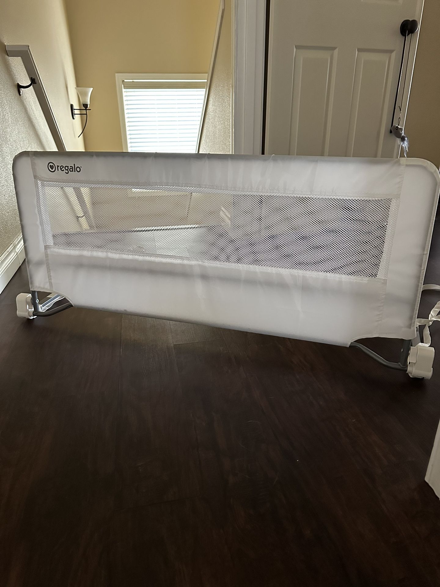 Regalo Swing Down Bed Rail Guard, with Reinforced Anchor Safety System