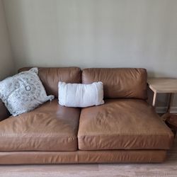 LIKE NEW - 1 BD APT FURNISHINGS