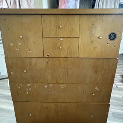 DRESSER 